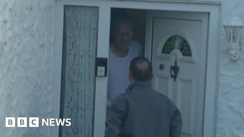 BBC reporter attempts to confront Nathan Gill over pro-Russian bribes