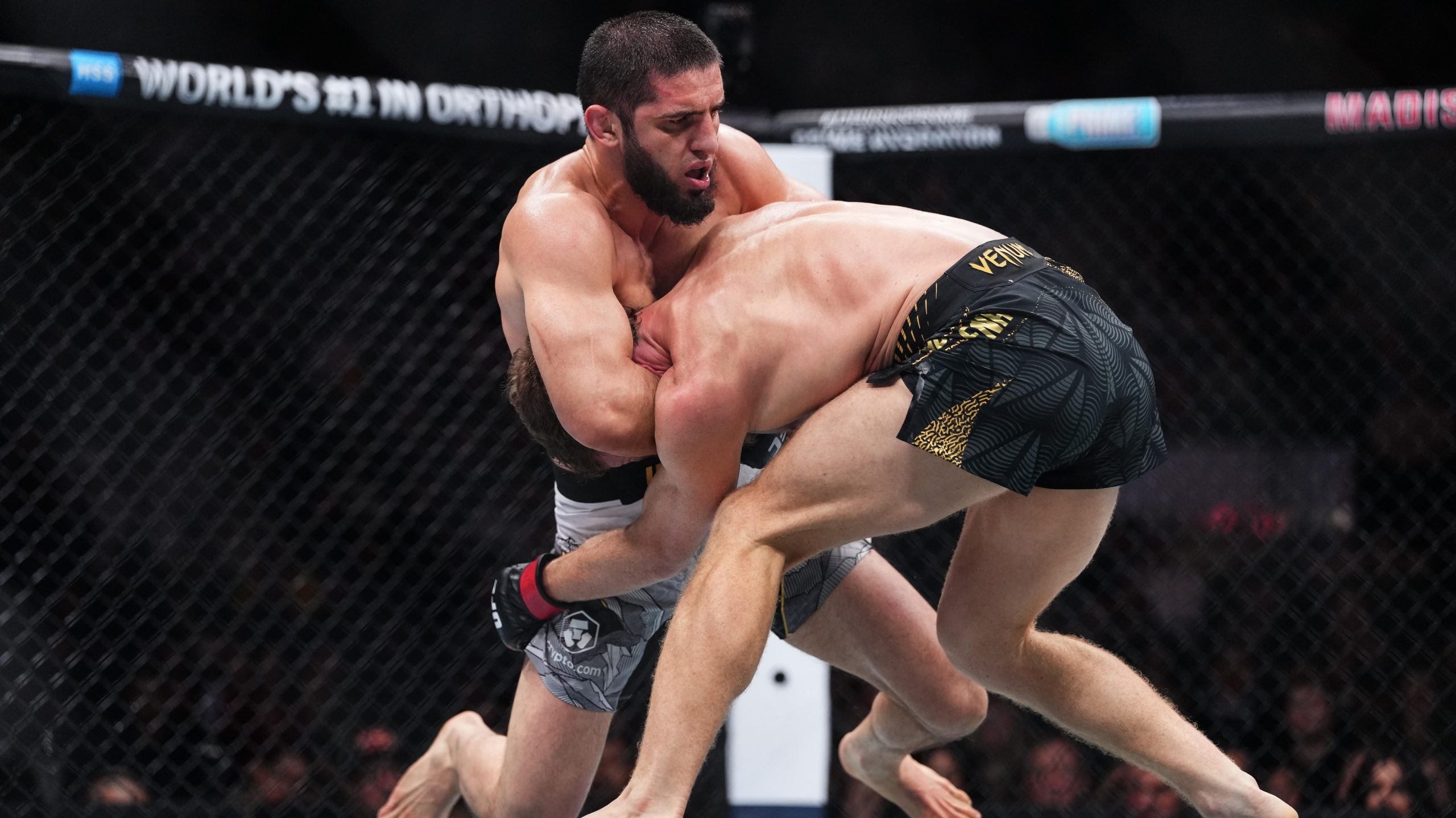 Islam Makhachev Beats Jack Della Maddalena By UD to Win Historic Title at UFC 322