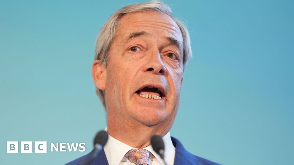 Keir Starmer calls Nigel Farage 'spineless' over handling of racism claims