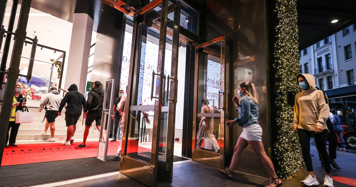 Kohl’s, Abercrombie Surge as Retailers Buck Shopper Pullback