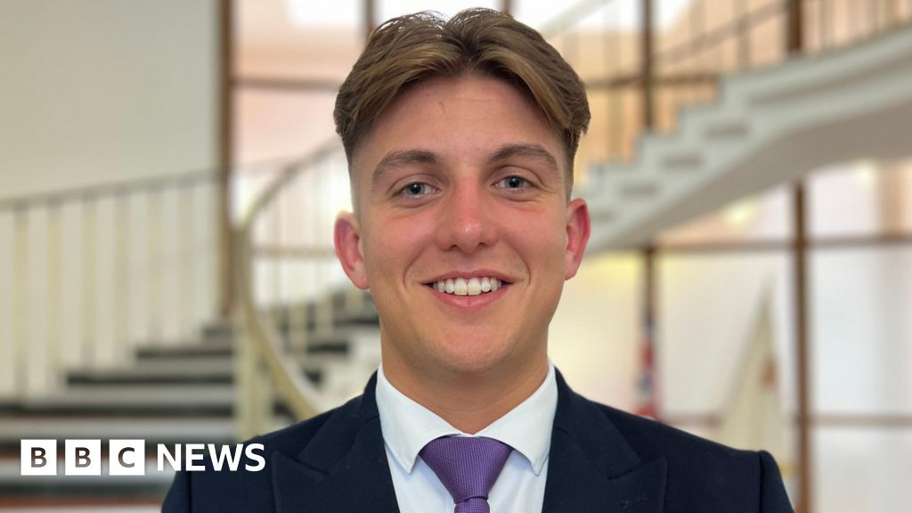 Reform-led Warwickshire County Council to take down some flags for Christmas