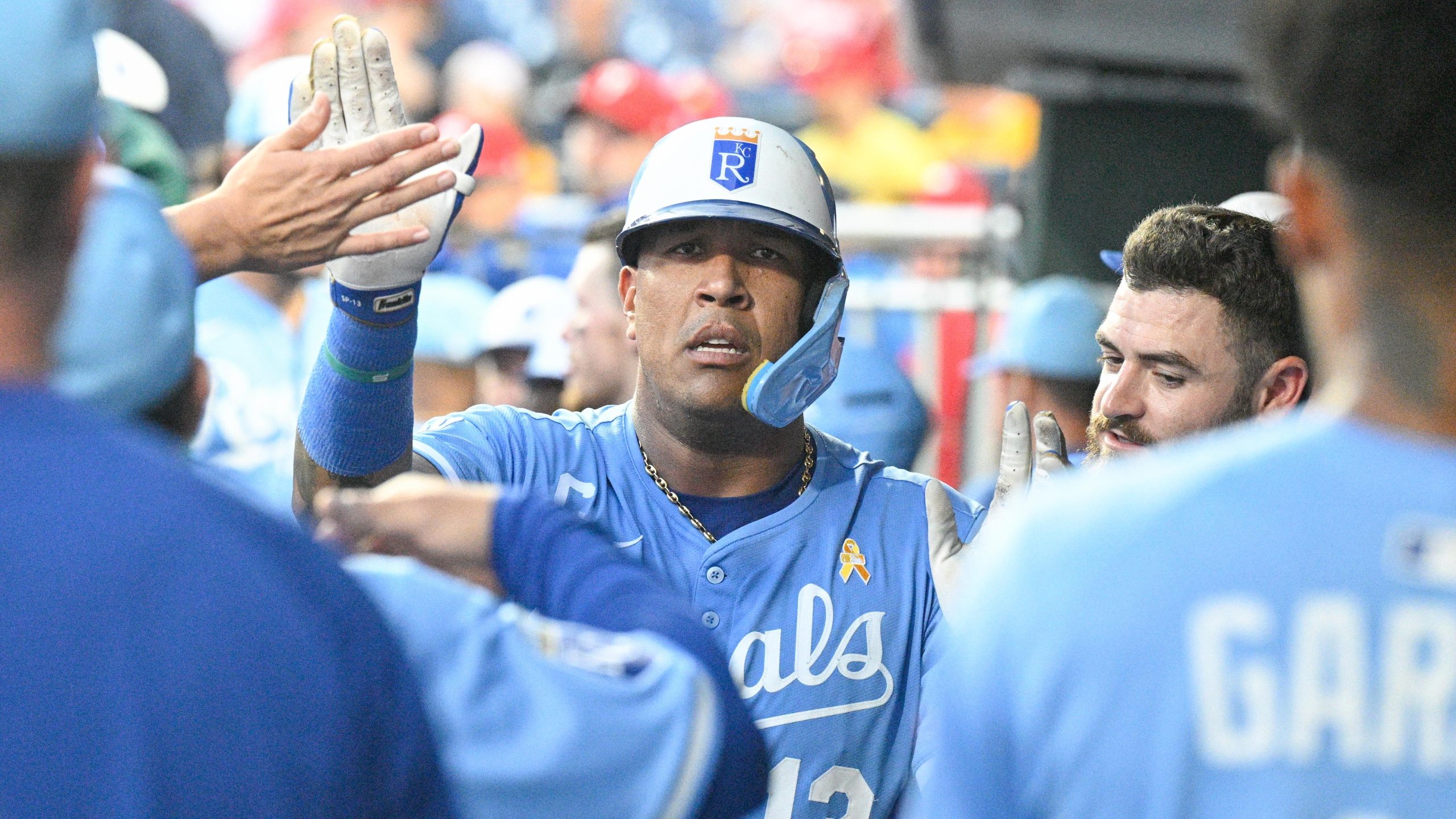 Salvador Perez, Royals Agree to 2-Year Contract Through 2027 MLB Season