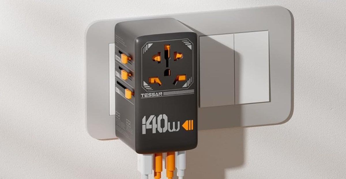 Tessan’s 140W Universal Travel Adapter has hit a new all-time low