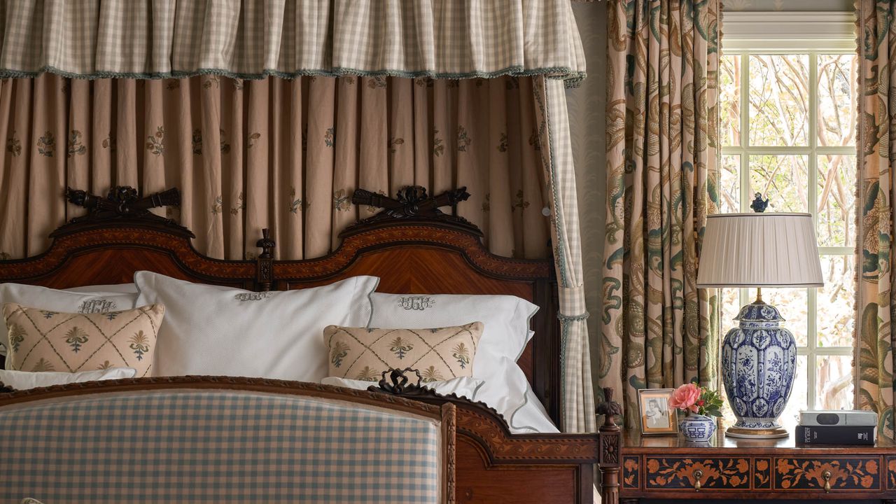 The Half-Tester Bed Is Having a Major Revival