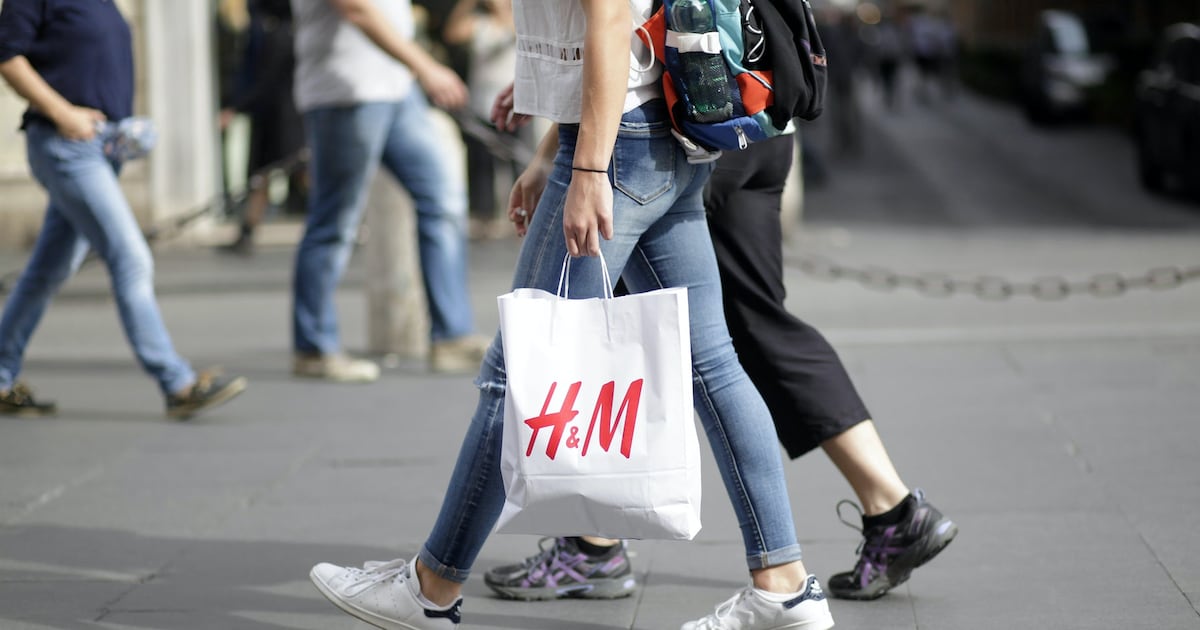 US Consumer Sentiment Declines to Near Lowest on Record