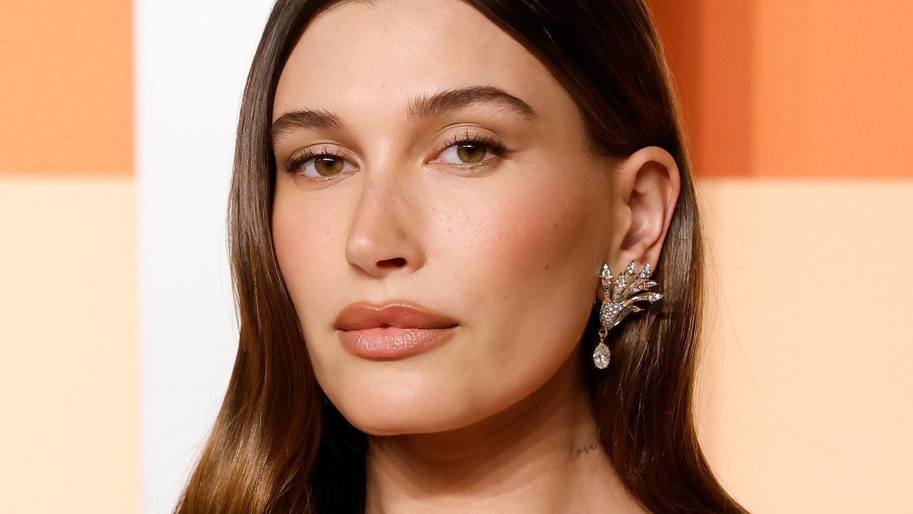 (Almost) New Year, New Hair for Hailey Bieber