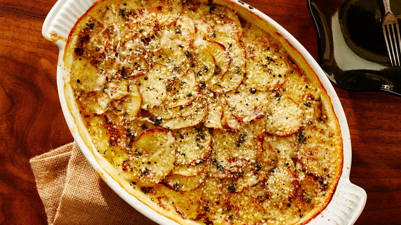 Classic Potatoes au Gratin (Creamy, Cheesy Potato Gratin) Recipe