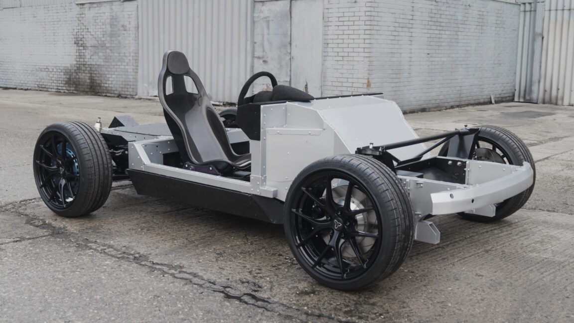 Donut Lab’s hub motor meets WATT’s battery to create new EV skateboard