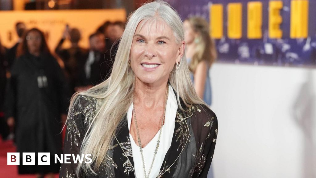 Ex-Olympic swimmer Sharron Davies and Iceland boss Richard Walker among new peers
