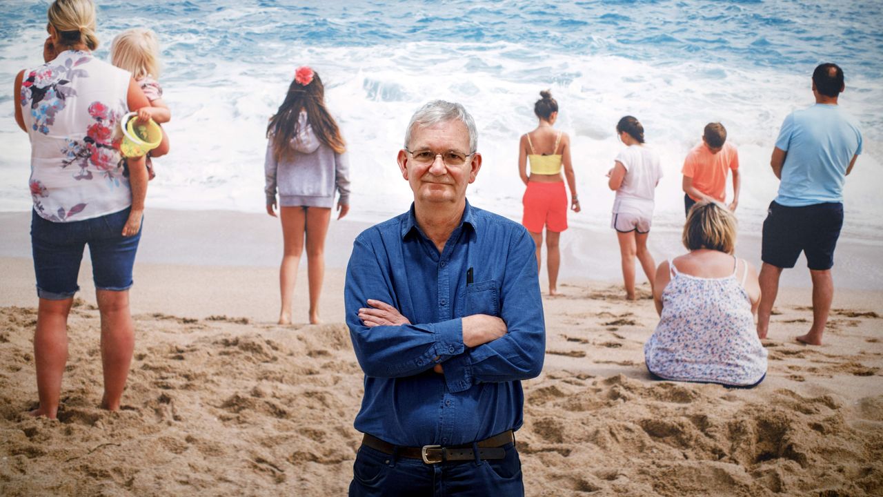 Photographer Martin Parr, Chronicler of the Beauty and Banality of British Life, Dies at 73