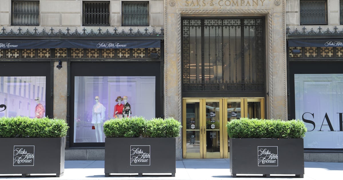 Saks’ Distressed Debt Tumbles to Lows Ahead of Interest Deadline