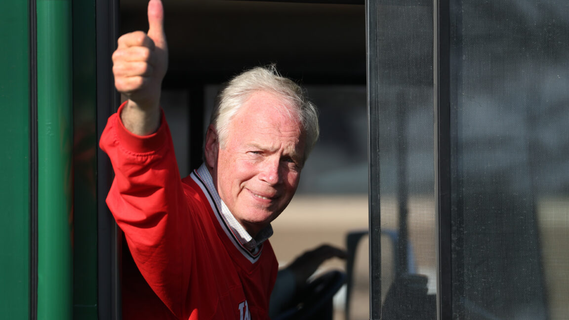 senator ron johnson red shirt, thumbs up