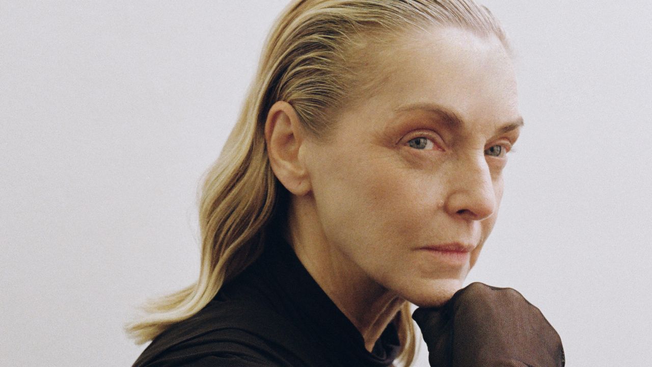 The Best Hair Color for Older Women Tones Down Grays to Revive Shine