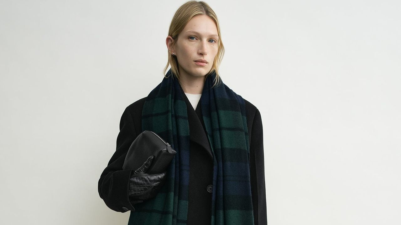 The Best Winter Accessories to Keep Warm and Look Stylish