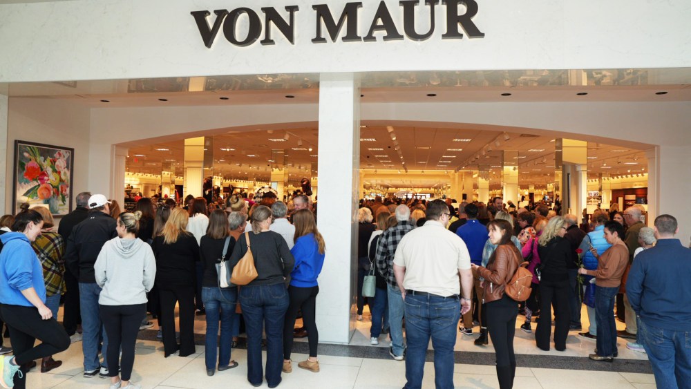 Opening day at the Von Maur store in Pittsburgh.